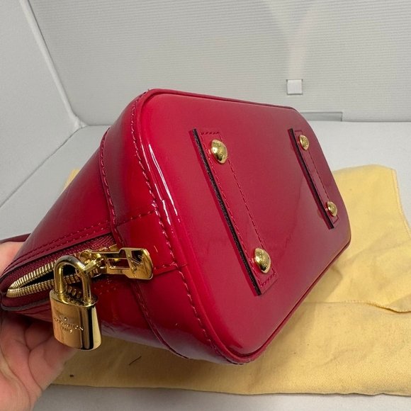 Louis Vuitton Red Crossbody Bag - Picture 2 of 7
